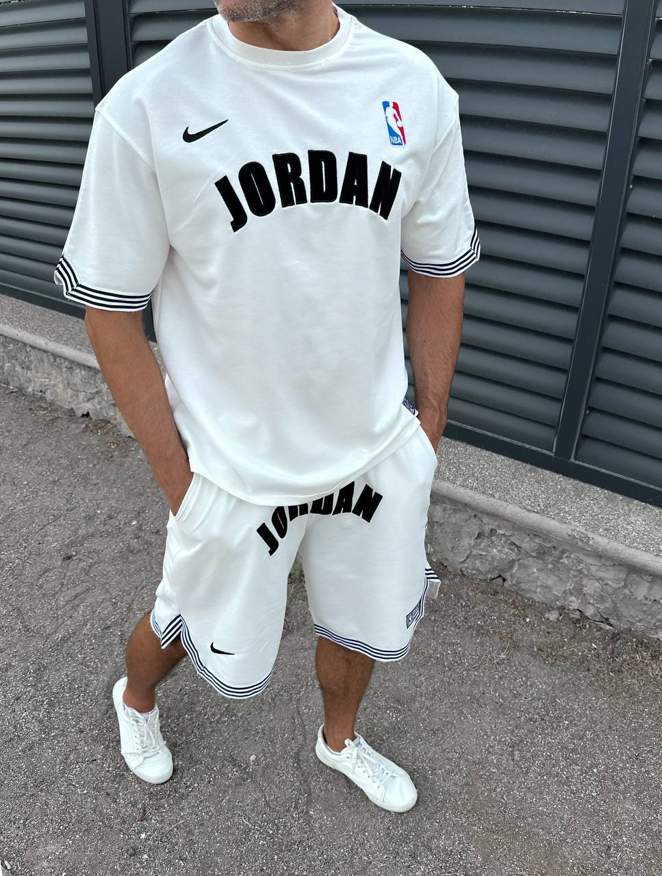 -White oversized Ensemble Jordan