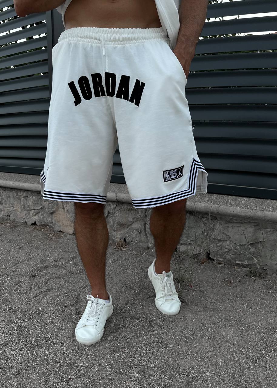 -White oversized Ensemble Jordan