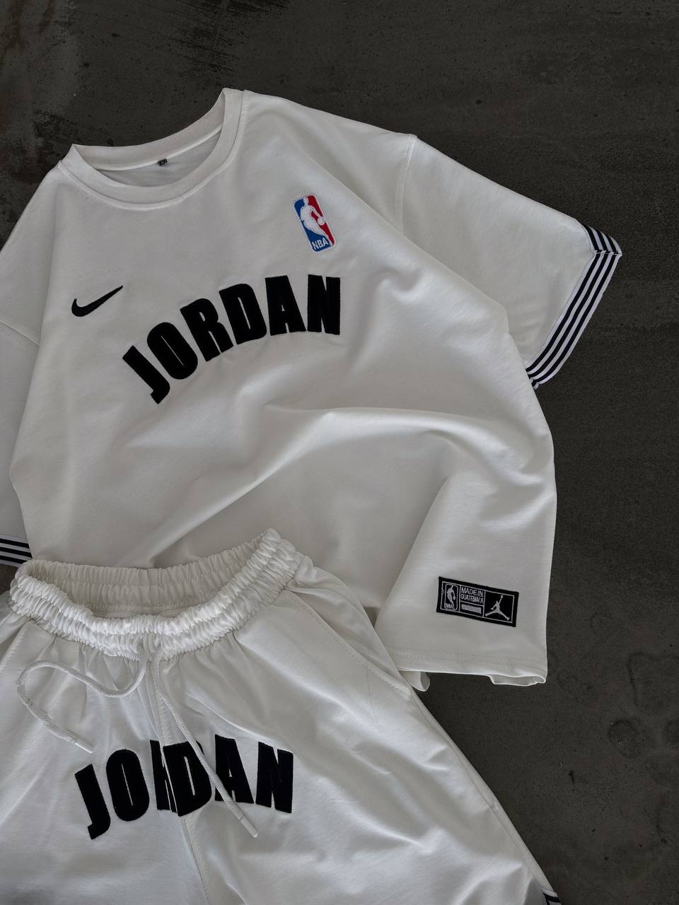 -White oversized Ensemble Jordan