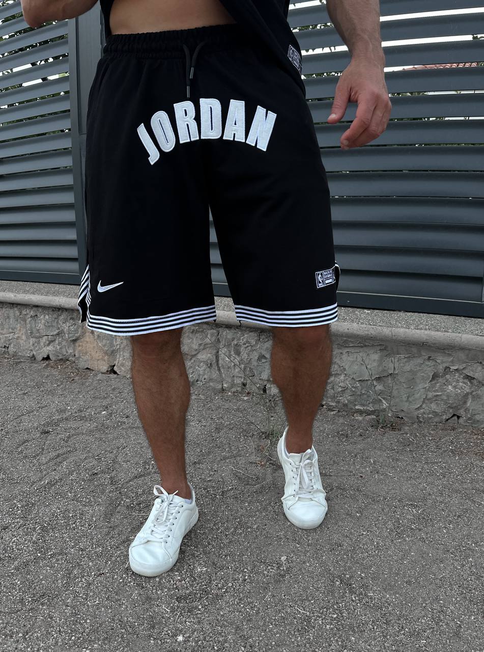 -Black Oversized ensemble Jordan