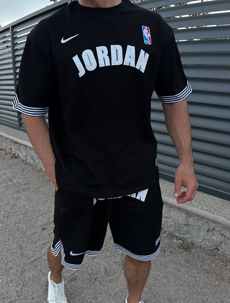 -Black Oversized ensemble Jordan