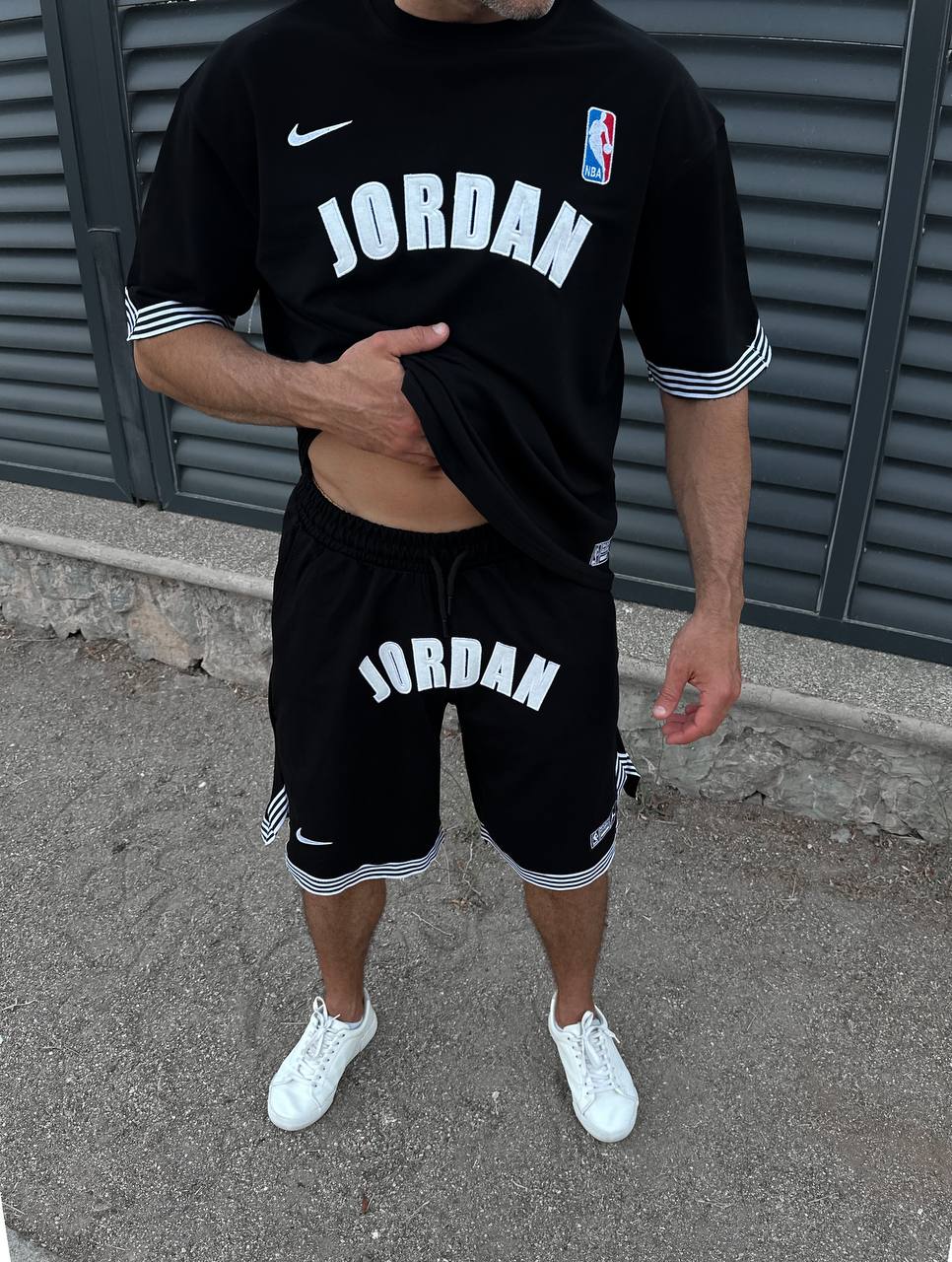 -Black Oversized ensemble Jordan