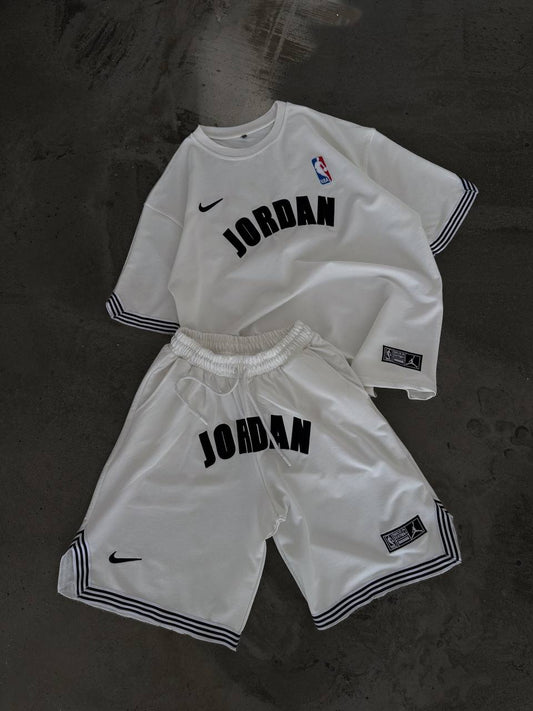 -White oversized Ensemble Jordan